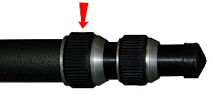 赤矢印の部分を緩めます