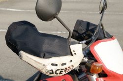 ブッシュガード内に収まるものは市販品にはありません