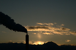エルシティの煙突に沈む夕日