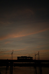 夕焼けの中を走る