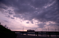 日没寸前の大和川橋梁