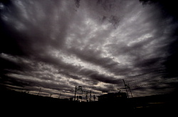 D4sのチン電は怪しい曇り空から