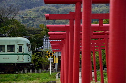 稲生神社の鳥居と３０００系